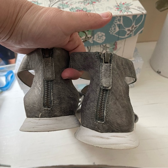 Eileen Fisher sandals - Picture 4 of 6